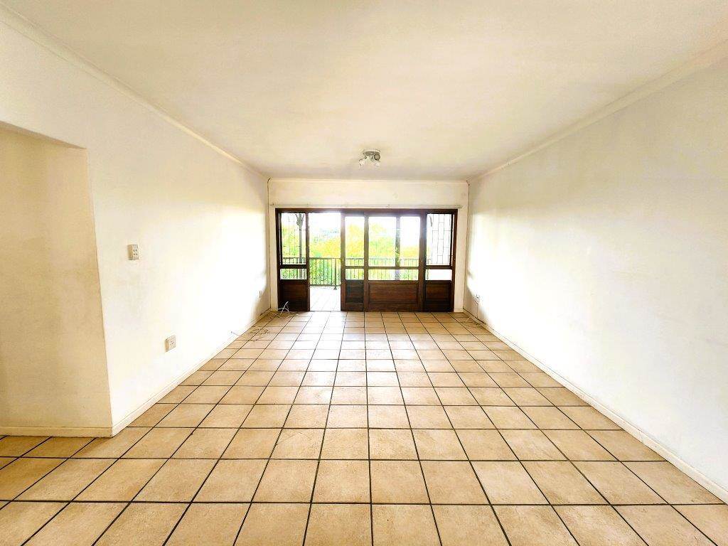 3 Bed Apartment in Wakenshaw Estate photo number 19