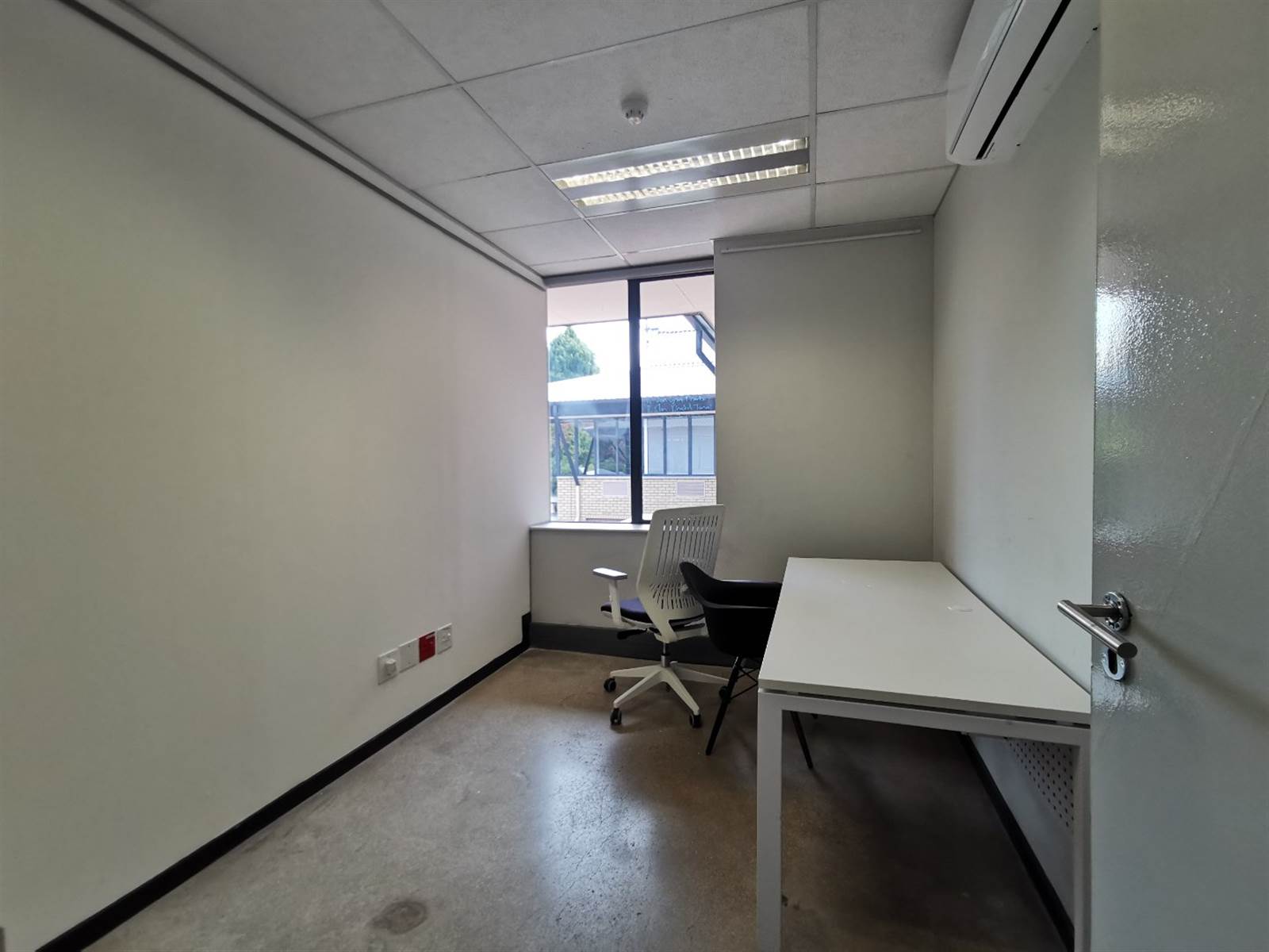 684  m² Office Space in Constantia Kloof photo number 4