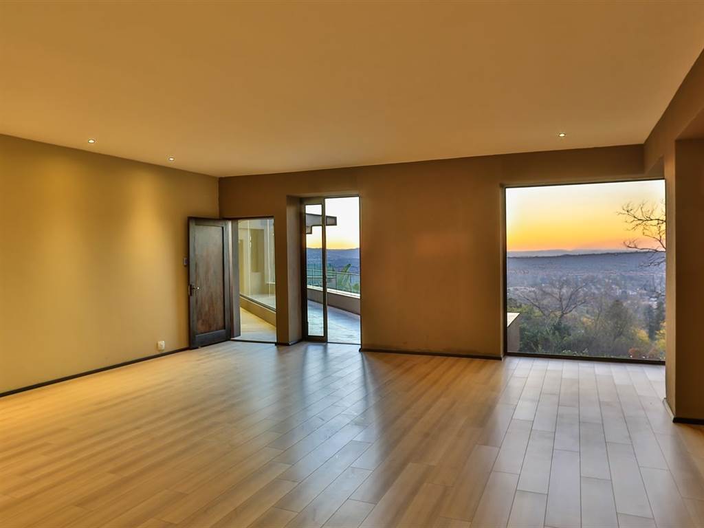 8 Bed House in Northcliff photo number 19