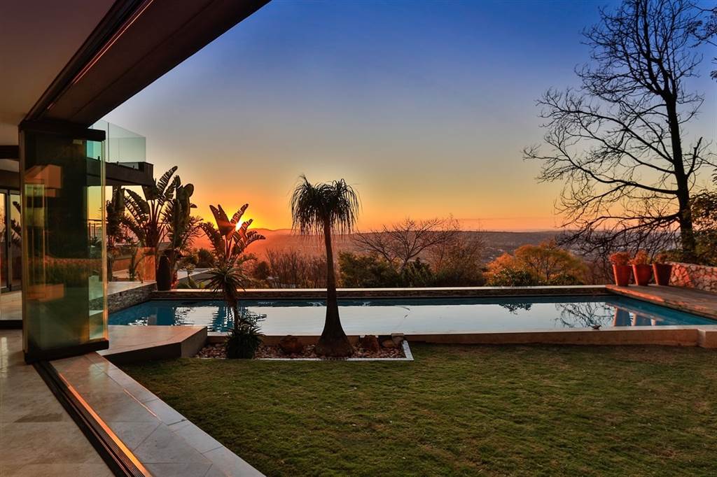 8 Bed House in Northcliff photo number 7
