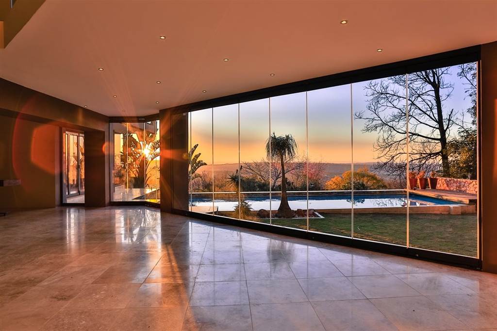 8 Bed House in Northcliff photo number 4
