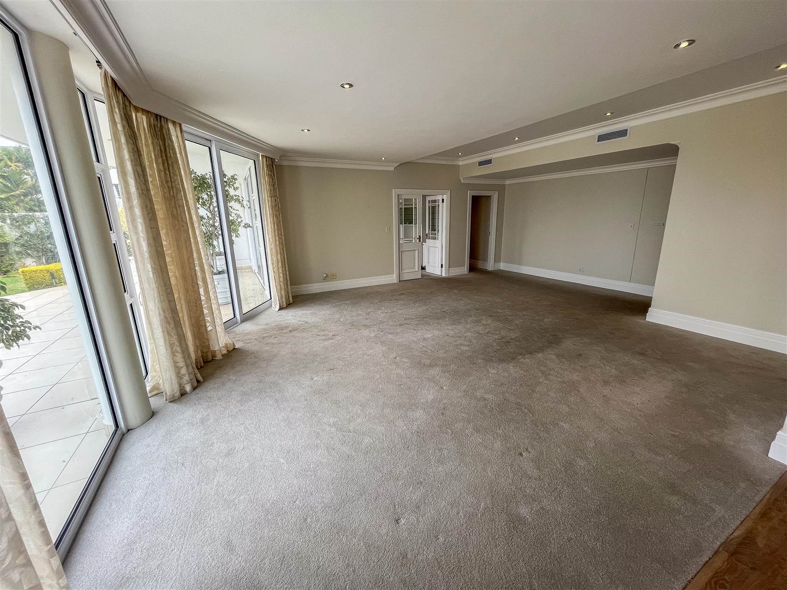 3 Bed Apartment in Morningside photo number 9
