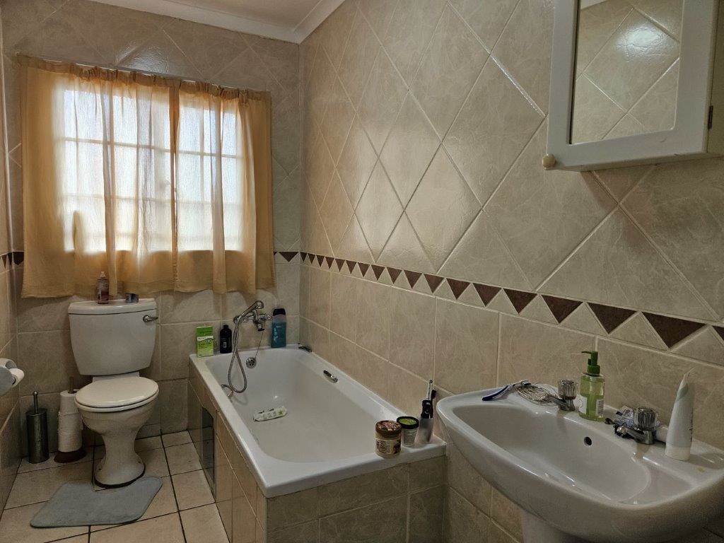 3 Bed Simplex in Highveld photo number 10