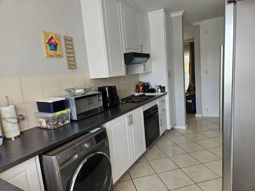 3 Bed Simplex in Highveld photo number 7