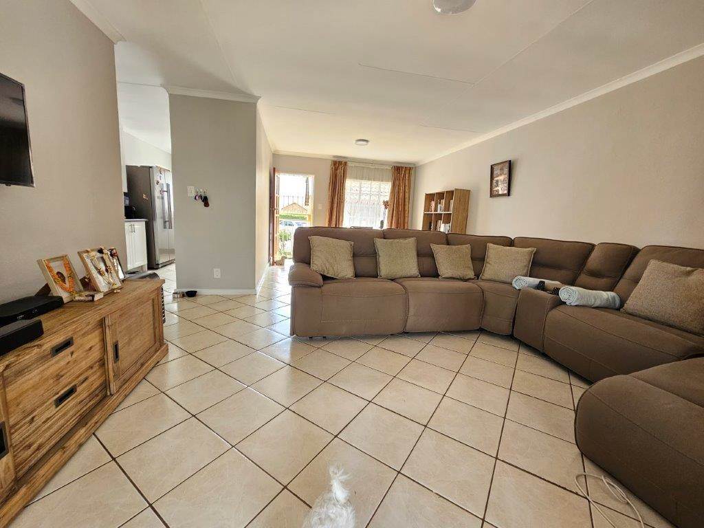 3 Bed Simplex in Highveld photo number 19