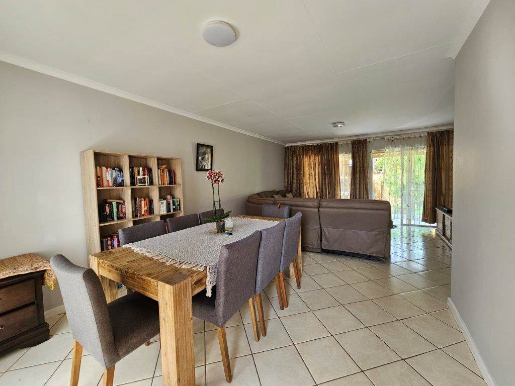 3 Bed Simplex in Highveld photo number 4