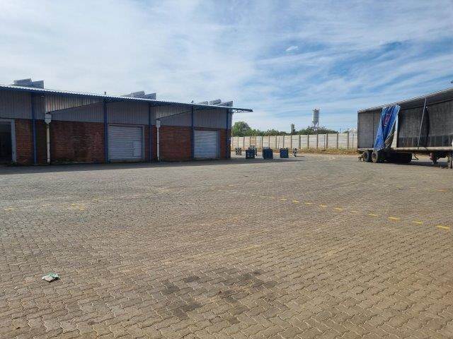 8664  m² Industrial space in Hamilton photo number 1