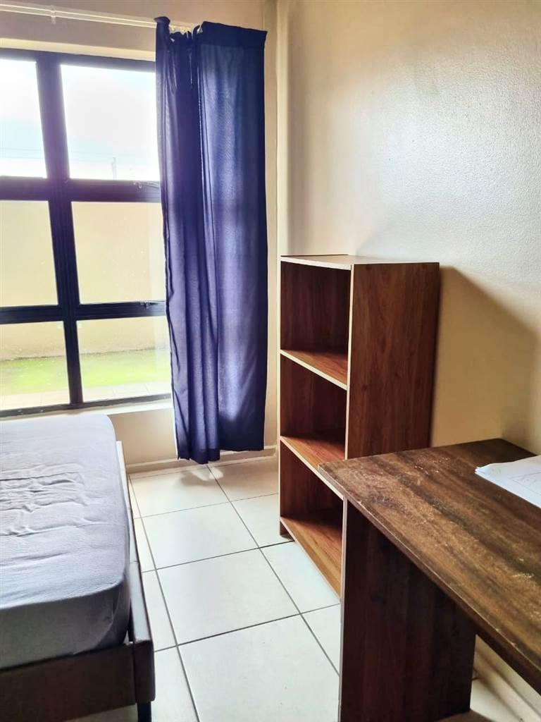 2 Bed Apartment in Braamfontein Werf photo number 5