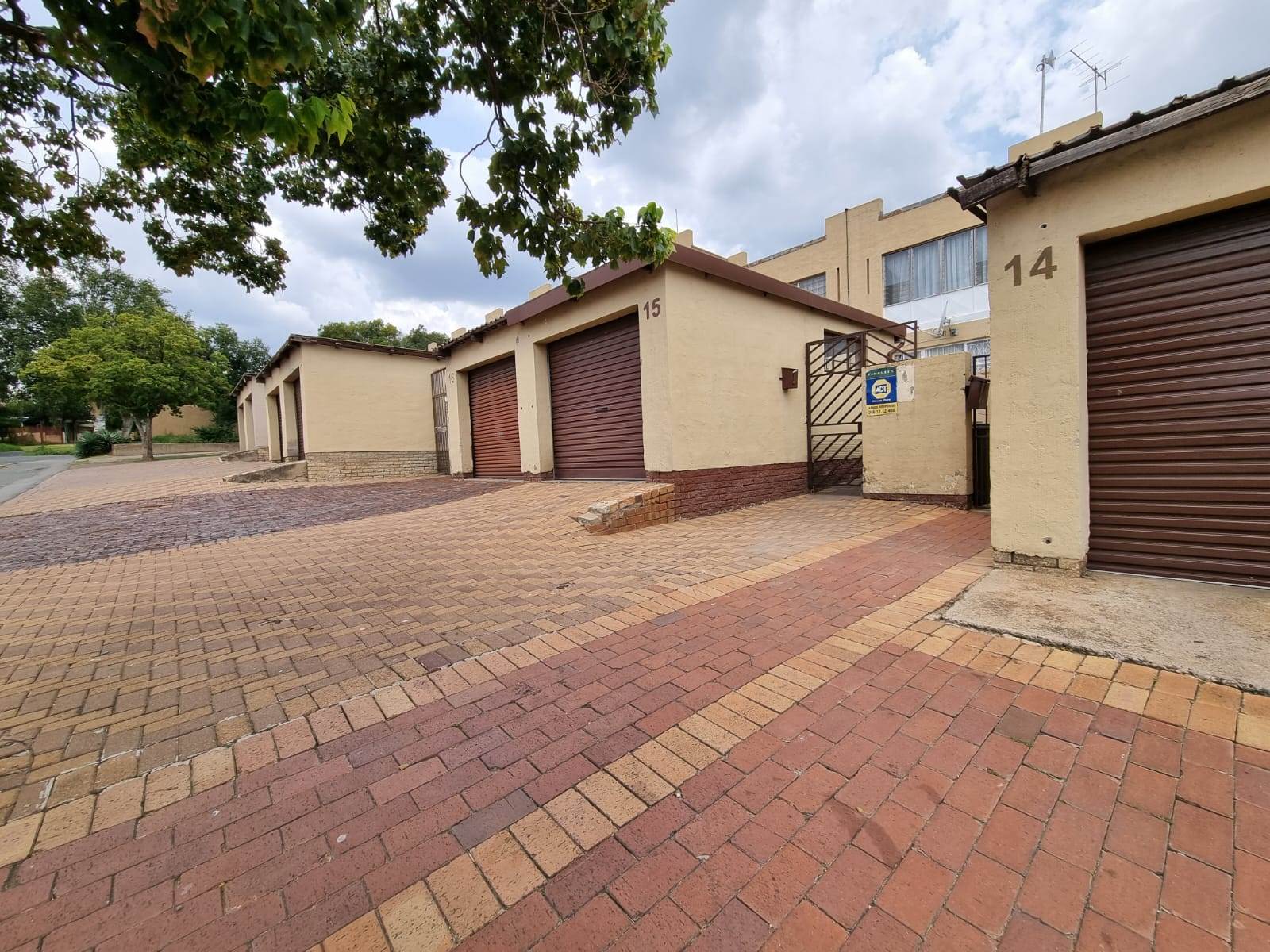 2 Bed Apartment in Turffontein photo number 1