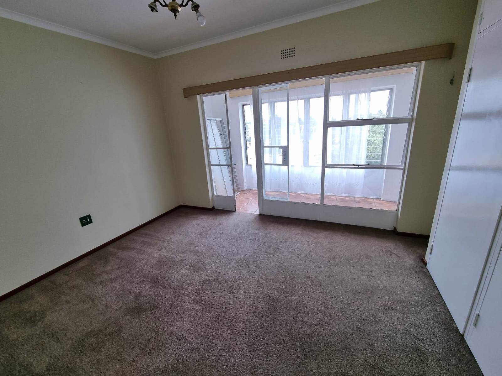 2 Bed Apartment in Turffontein photo number 11