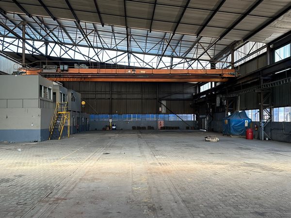 1 300  m² Industrial space