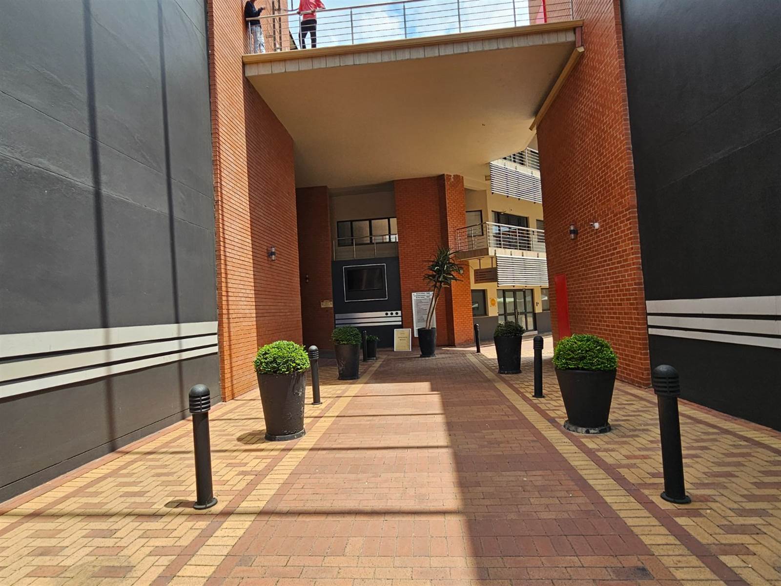 197  m² Commercial space in Woodmead photo number 2