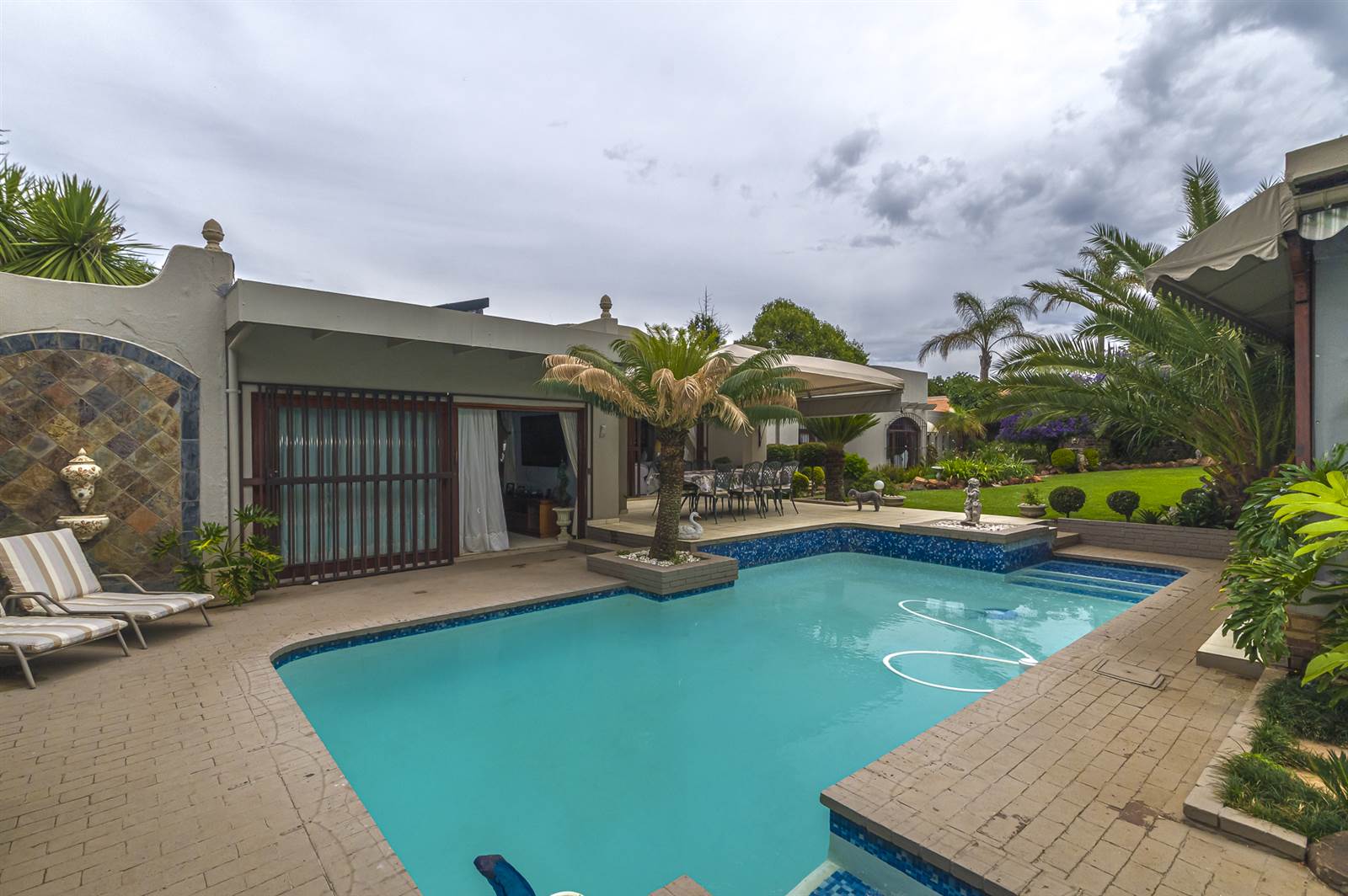 4 Bed House in Constantia Kloof photo number 18