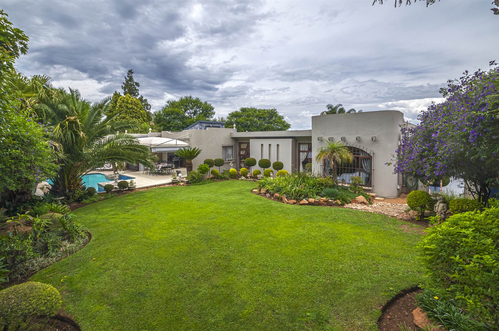 4 Bed House in Constantia Kloof photo number 1
