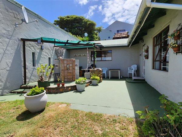 4 Bedroom House 4 Bedroom House