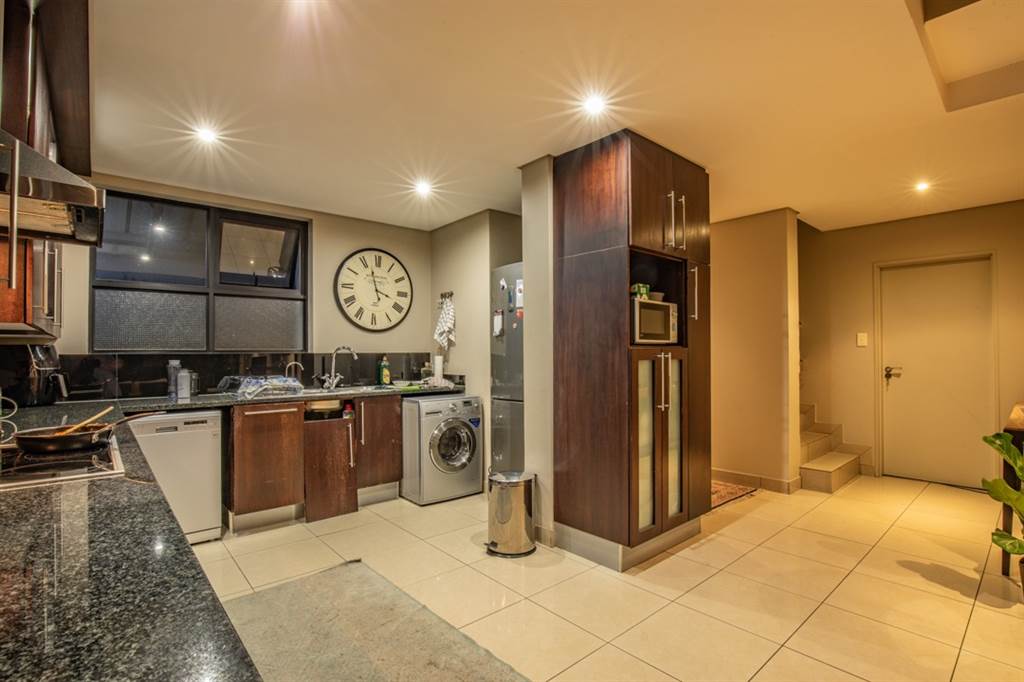 3 Bed Apartment in Atholl photo number 5