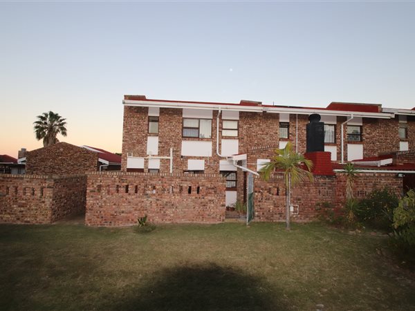 3 Bedroom Townhouse 3 Bedroom Townhouse