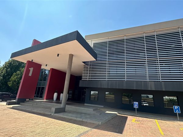 44  m² Commercial space in Highveld