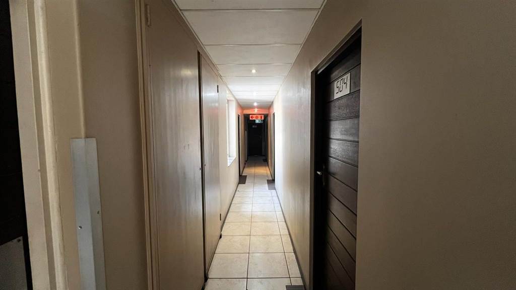 1 Bed Apartment in Braamfontein photo number 4