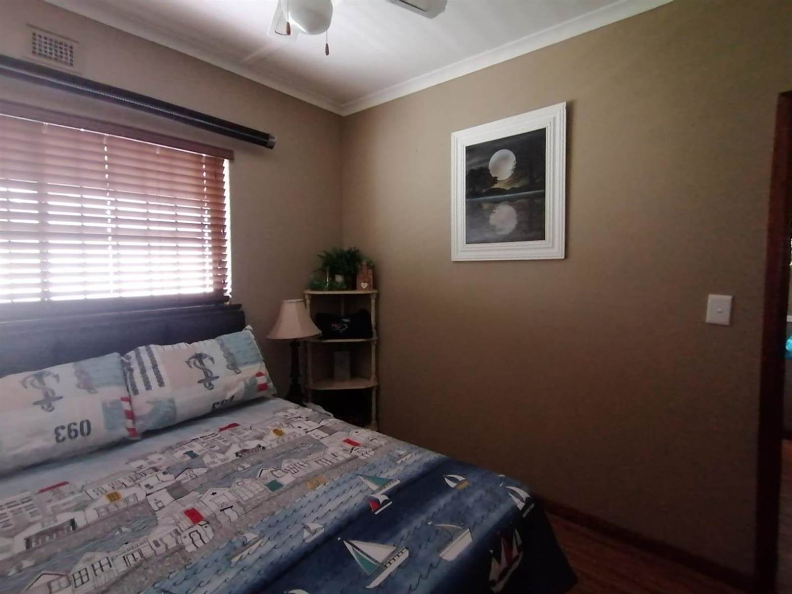 2 Bed Apartment in Scottburgh South photo number 11