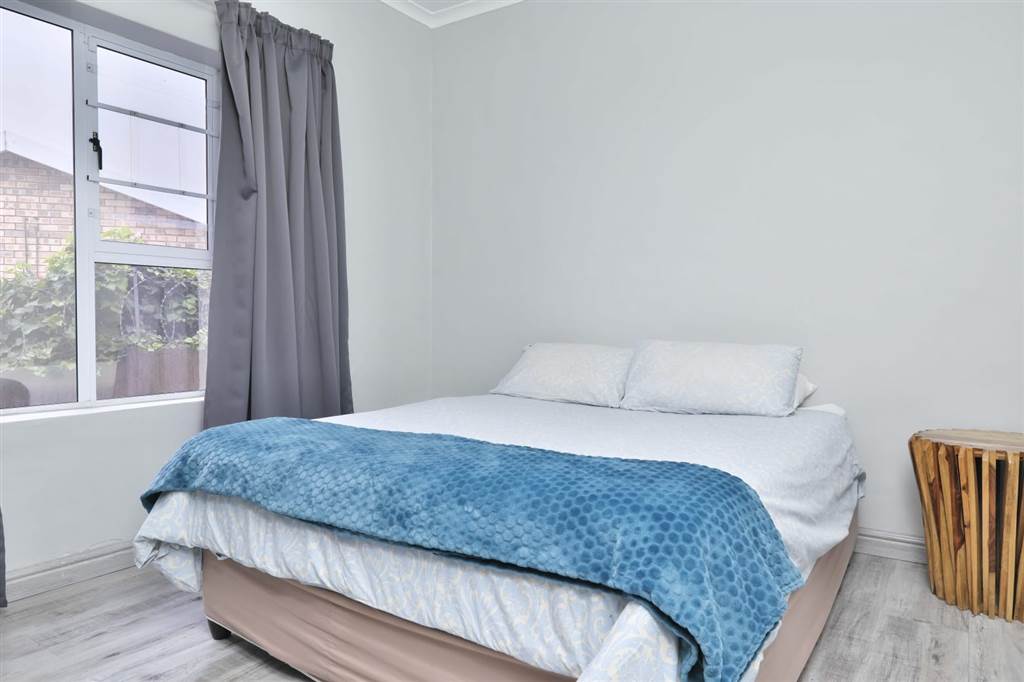 4 Bed House in Port Elizabeth Central photo number 17