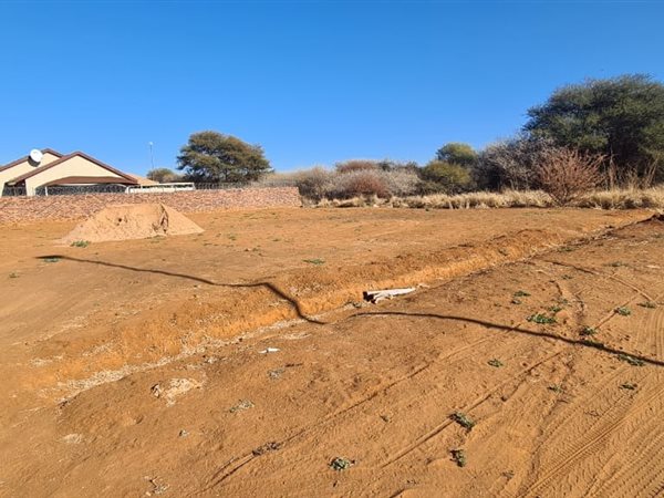 750 m² Land