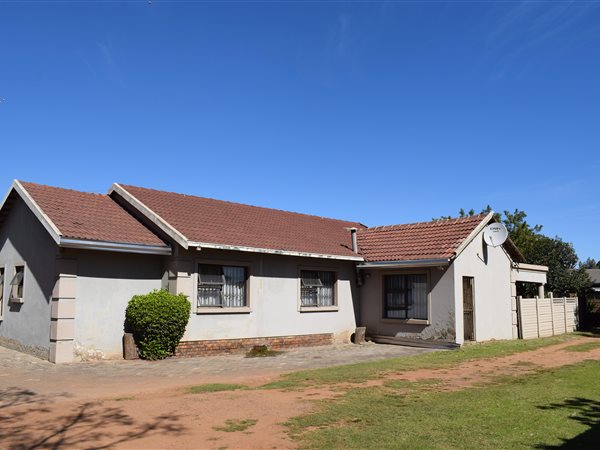 6 Bedroom House 6 Bedroom House