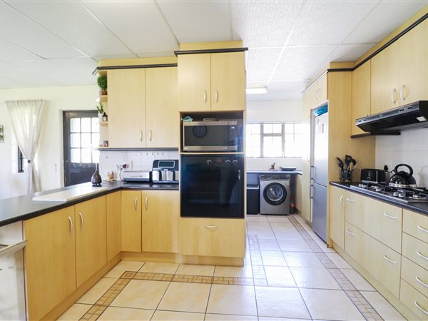 3 Bed House in Theescombe