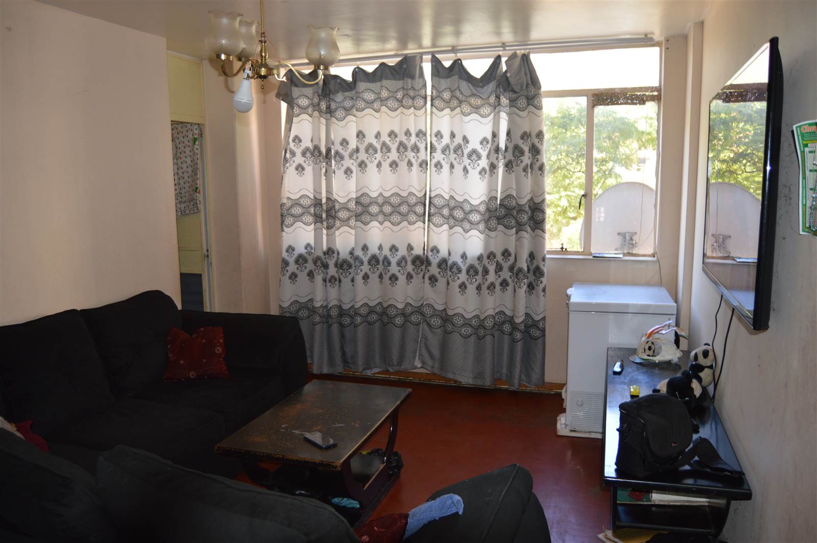 1.5 Bed Apartment in Yeoville photo number 3