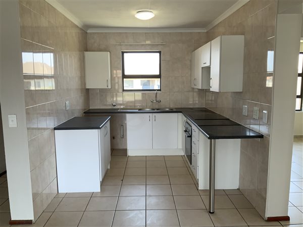 3 Bed Apartment in Parkrand