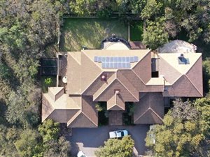 6 Bed House in Leeuwfontein Estate