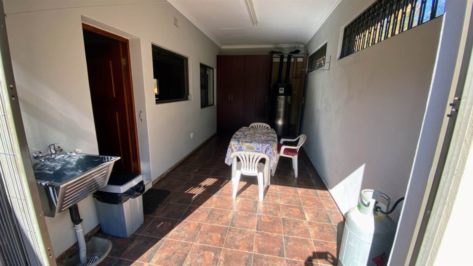 4 Bed House in Buffelspoort photo number 21