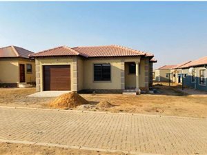 3 Bed House in Roodekop