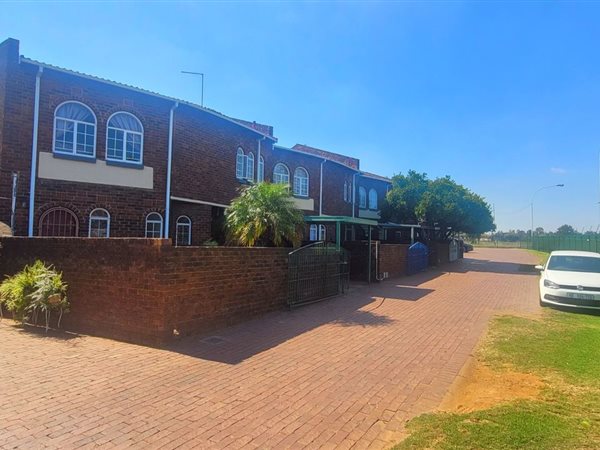 3 Bed Townhouse in Boksburg South