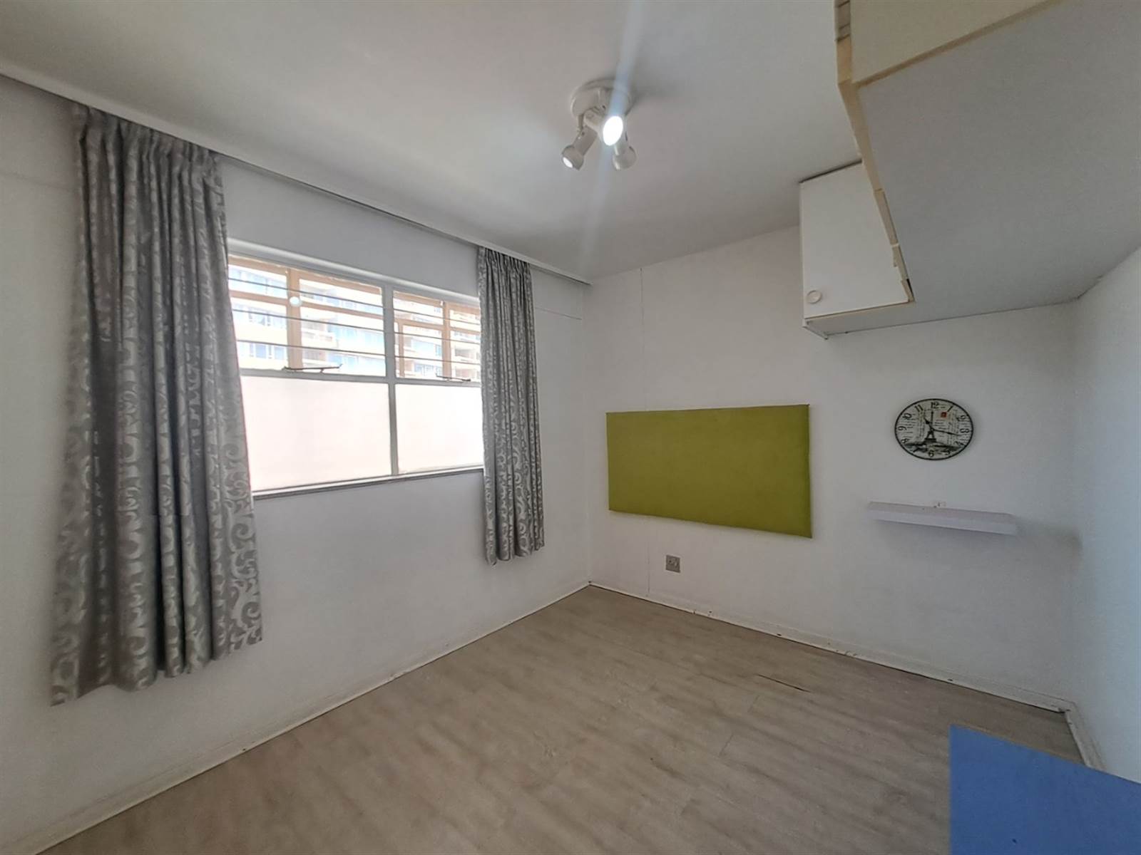 2 Bed Apartment in Parktown photo number 30