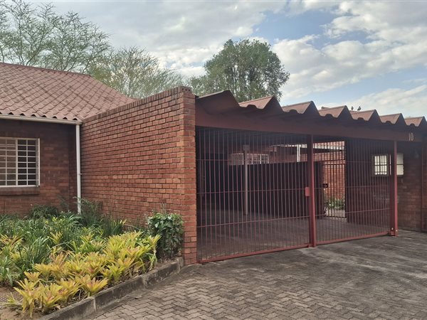 3 Bedroom Townhouse 3 Bedroom Townhouse