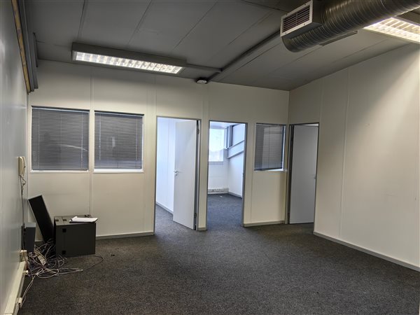 124  m² Commercial space