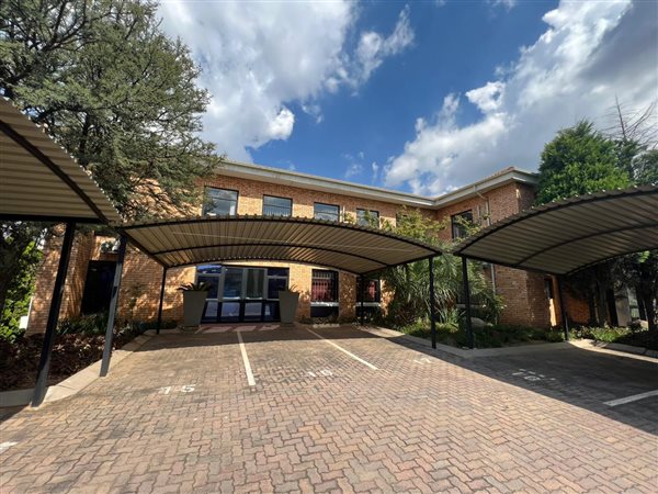 168  m² Commercial space in Constantia Kloof