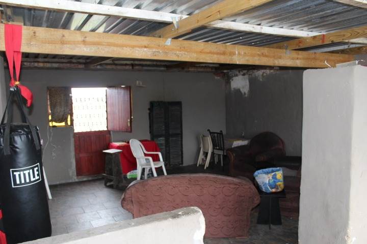 7 Bed House in Kunene Park photo number 8