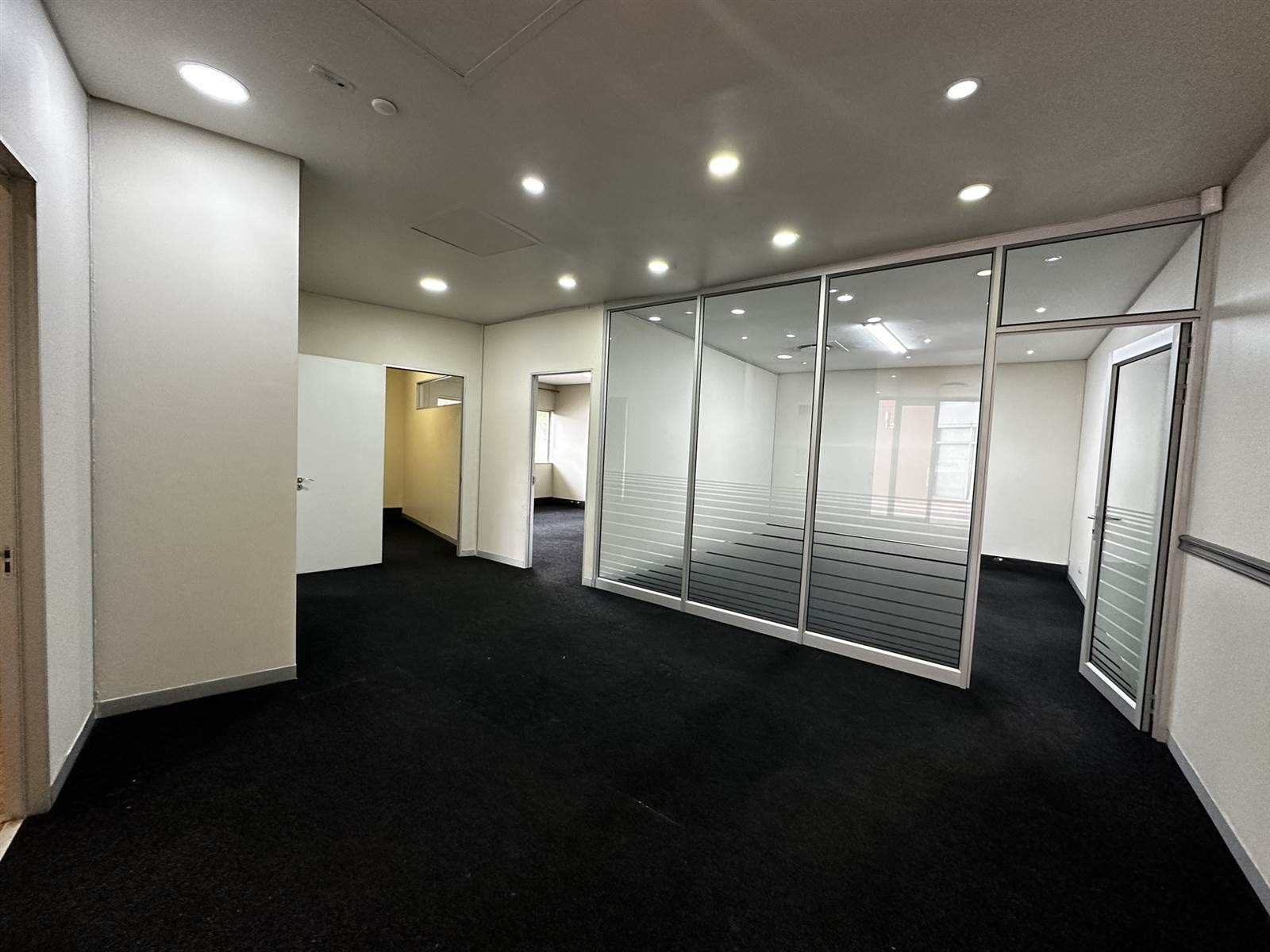 301  m² Commercial space in Bedfordview photo number 4