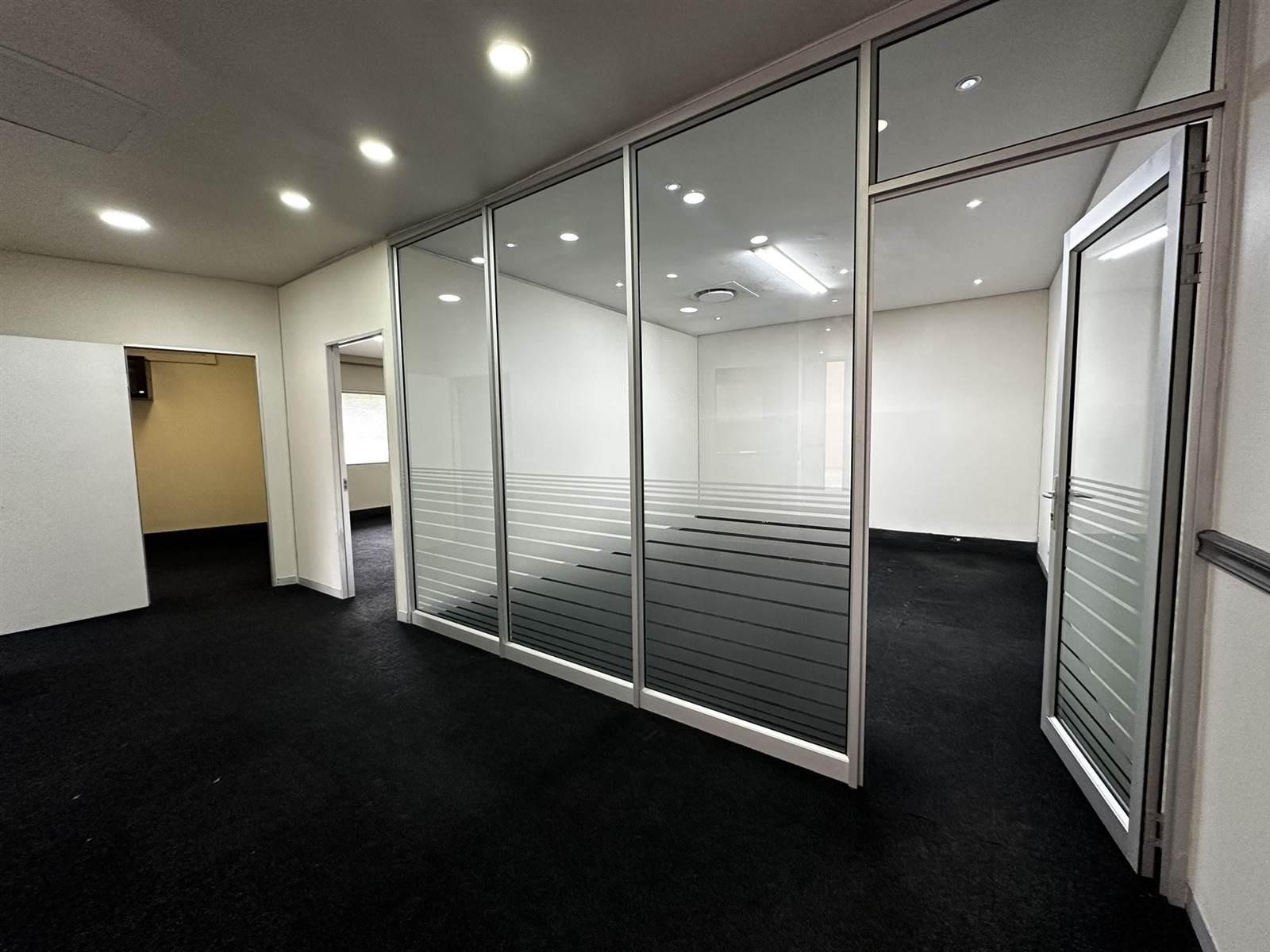301  m² Commercial space in Bedfordview photo number 5