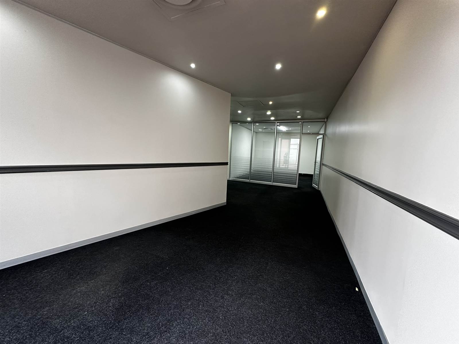301  m² Commercial space in Bedfordview photo number 3