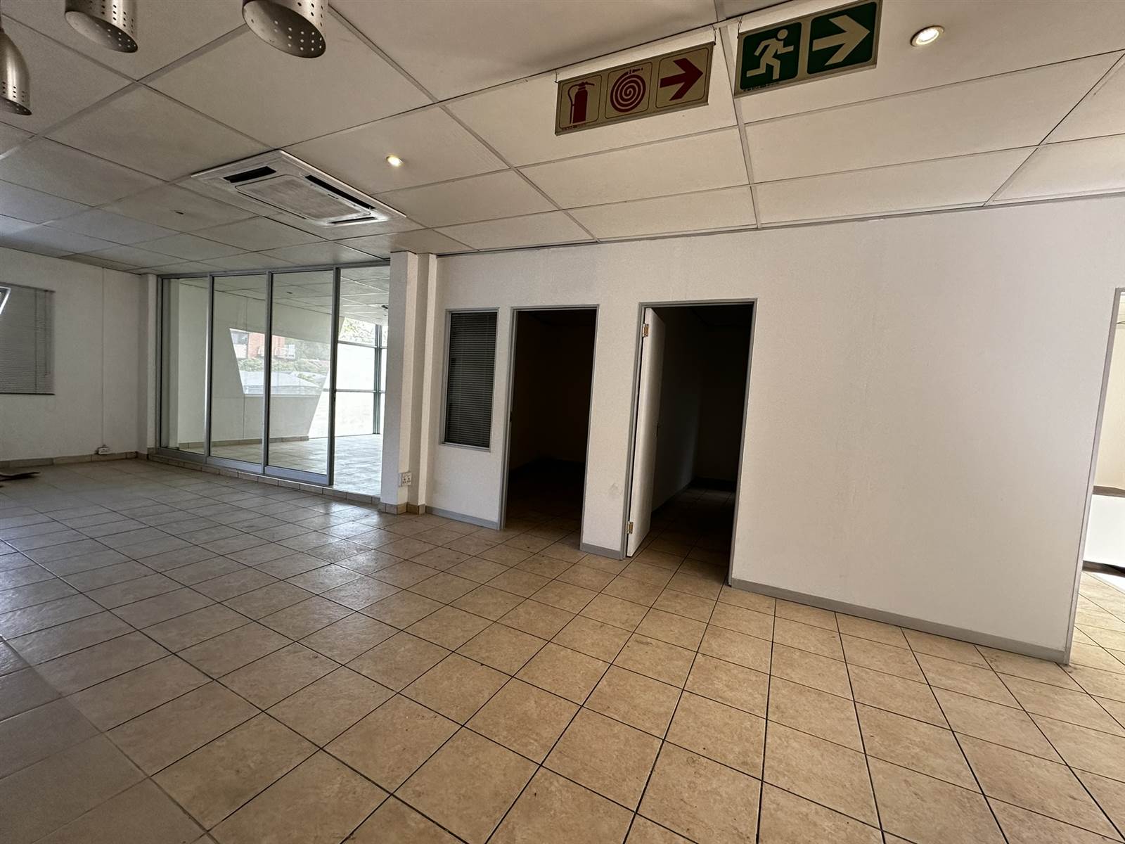 301  m² Commercial space in Bedfordview photo number 15