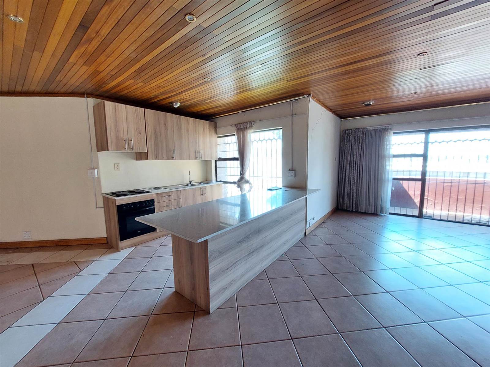 2 Bed Townhouse in Laudium photo number 10