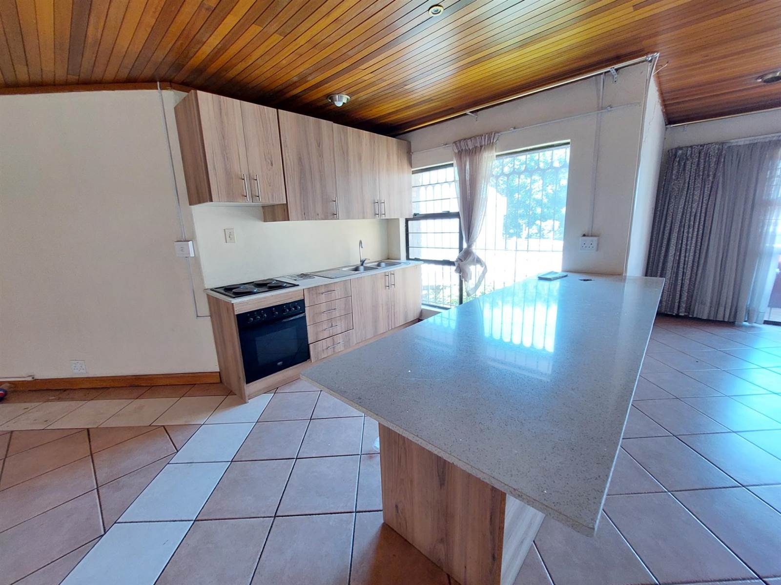 2 Bed Townhouse in Laudium photo number 11