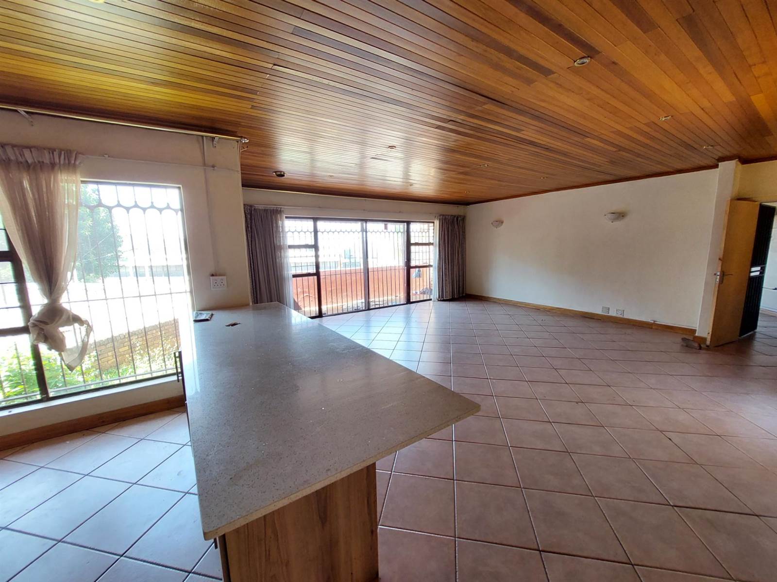 2 Bed Townhouse in Laudium photo number 5