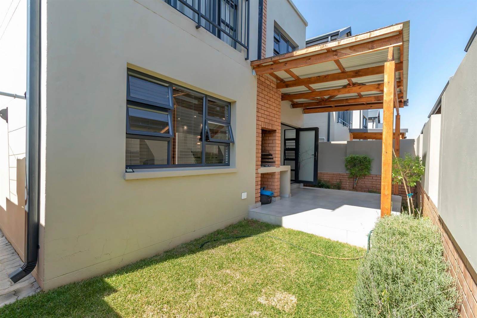 4 Bed Townhouse in Kyalami photo number 22