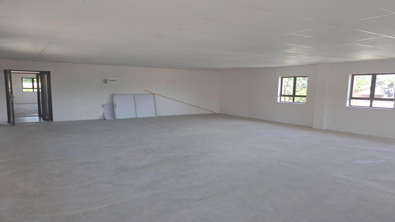 72  m² Office Space in Manors photo number 6