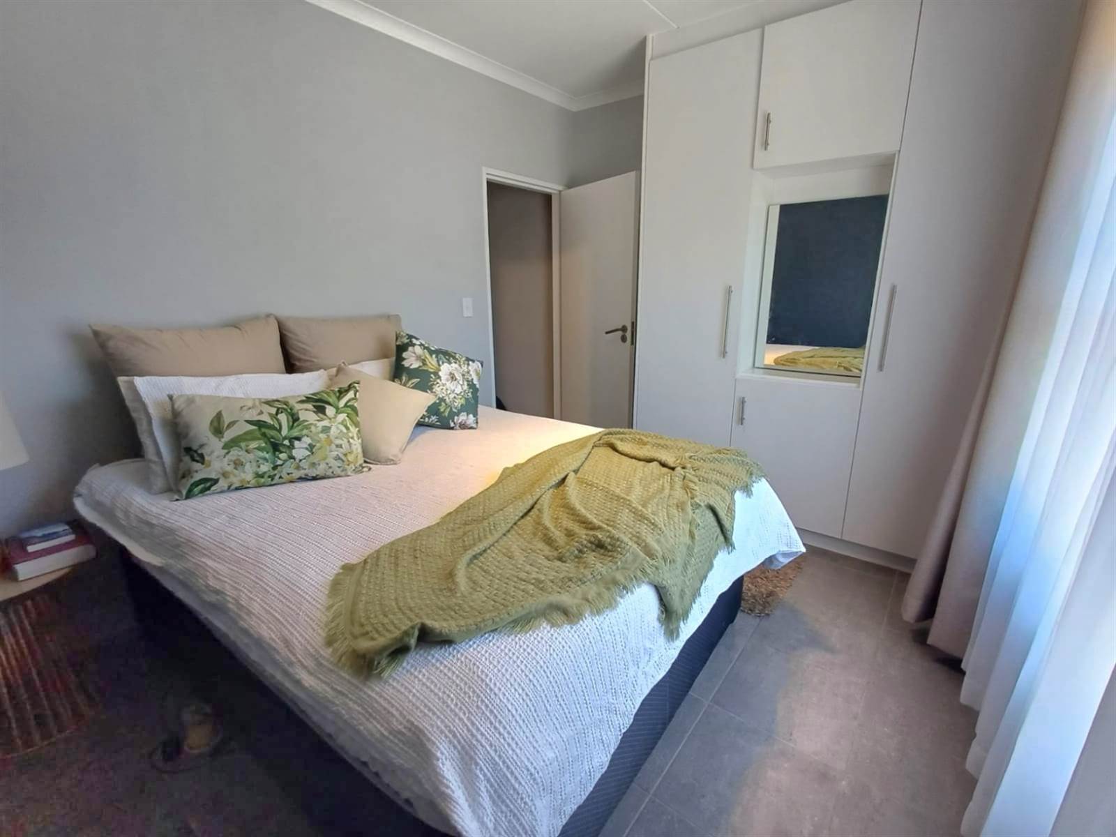 2 Bed Apartment in Umbogintwini photo number 6
