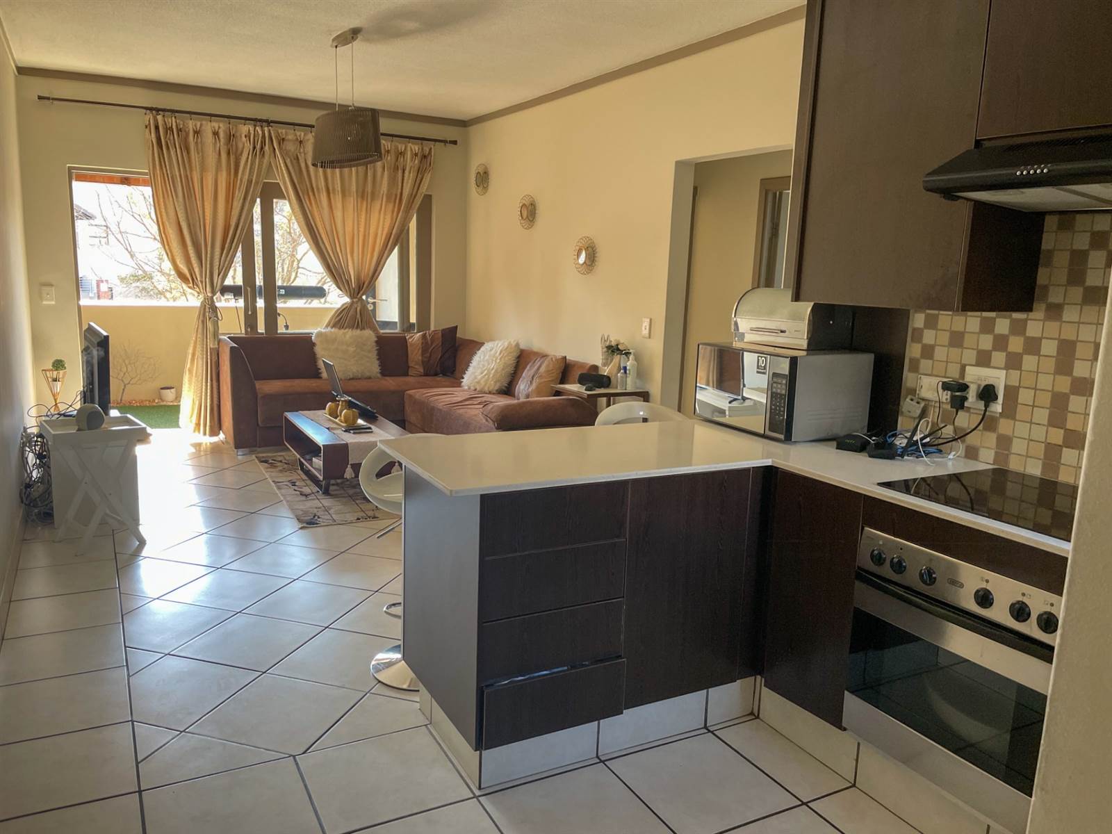 2 Bed Apartment in Lonehill photo number 8